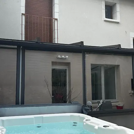 Ferienhaus Maison 6 Pers. Au Pied Du Donjon, Jacuzzi Et Jardin A - Fr-1-541-195 *