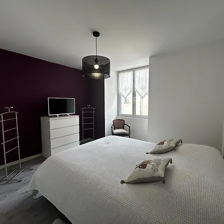 Ferienhaus Maison 6 Pers. Au Pied Du Donjon, Jacuzzi Et Jardin A - Fr-1-541-195