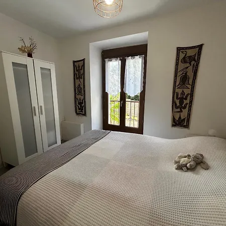 Ferienhaus Maison 6 Pers. Au Pied Du Donjon, Jacuzzi Et Jardin A - Fr-1-541-195 *