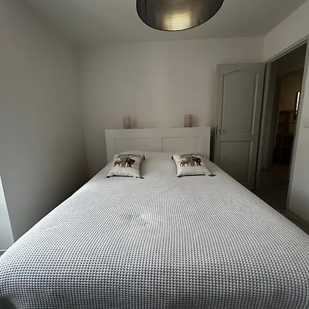 Maison 6 Pers. Au Pied Du Donjon, Jacuzzi Et Jardin A - Fr-1-541-195 Ferienhaus