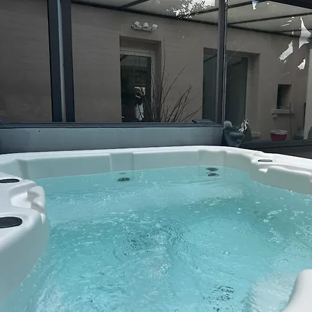 Maison 6 Pers. Au Pied Du Donjon, Jacuzzi Et Jardin A - Fr-1-541-195 Ferienhaus *