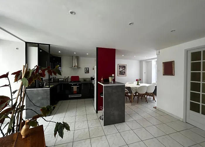 Maison 6 Pers. Au Pied Du Donjon, Jacuzzi Et Jardin A - Fr-1-541-195 라로슈포세이