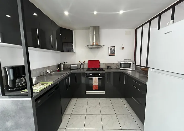 Maison 6 Pers. Au Pied Du Donjon, Jacuzzi Et Jardin A - Fr-1-541-195